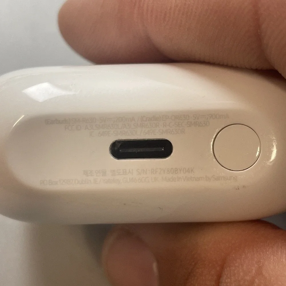 Samsung Galaxy Buds3 Pro SM-R630 OEM Replacement Charging Case White